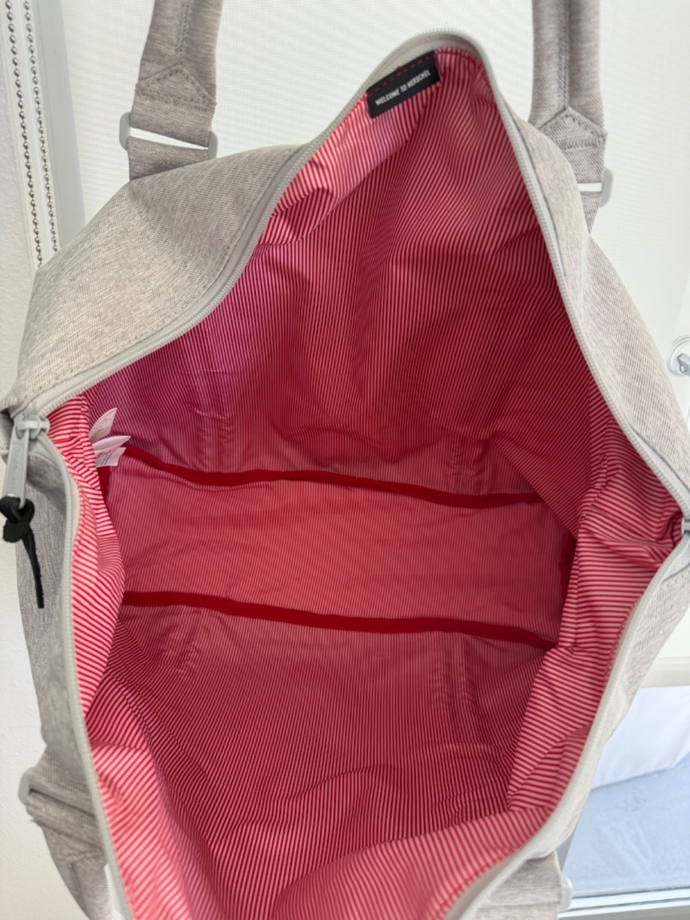 NWOT Light Gray Herschel Handcarry/Duffle Bag - Picture 2 of 8